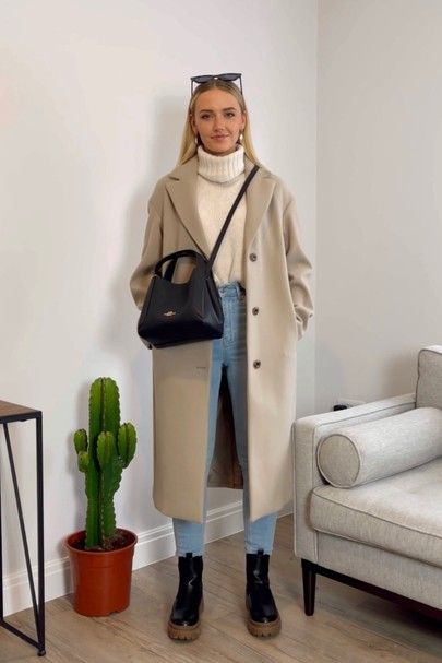 Beige Coat Outfit, Beige Coats, Europe Fall Outfits, Brown Coat Outfit, Trent Coat, Chunky Leather Boots, Double Breasted Long Coat, Coat Outfit Casual, Mantel Outfit