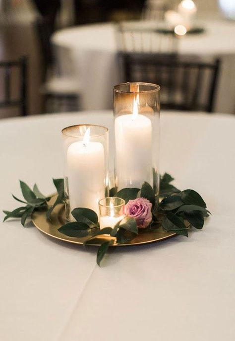 Summer Wedding Table Decor, Purple Wedding Centerpieces, Romantic Wedding Centerpieces, Flower Board, Greenery Centerpiece, Boda Diy, Simple Wedding Centerpieces, Candle Centerpiece, Candle Wedding Centerpieces