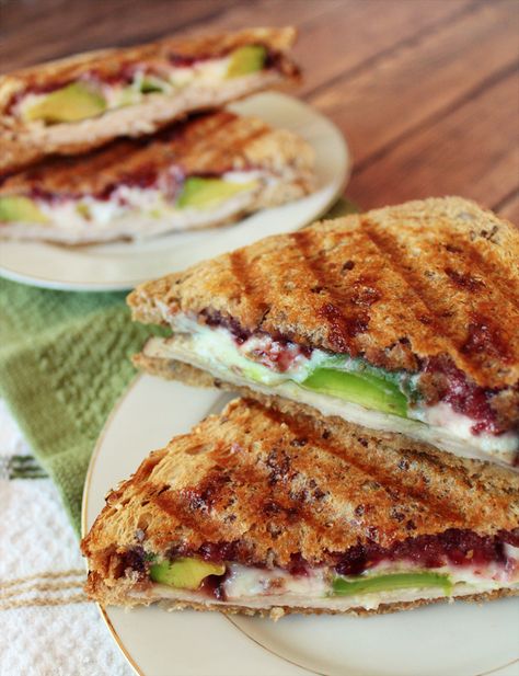 Jam Chicken, Cheese Panini, Turkey Avocado, Grilled Sandwiches, Panini Recipes, Goat Cheese Recipes, Turkey Cheese, Pesto Recipe, Chapati