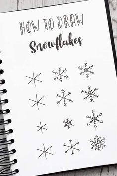 Looking for the best step by step Christmas doodle tutorials to try out in your bullet journal?! Check out these spreads for inspiration! #bujodoodles #doodles #bulletjournal #bujoideas Trin For Trin Tegning, Bullet Journal Christmas, Crazy Laura, Snowflakes Drawing, Christmas Doodle, Christmas Drawings, Kraf Kertas, Skirt Diy, Journal Bullet