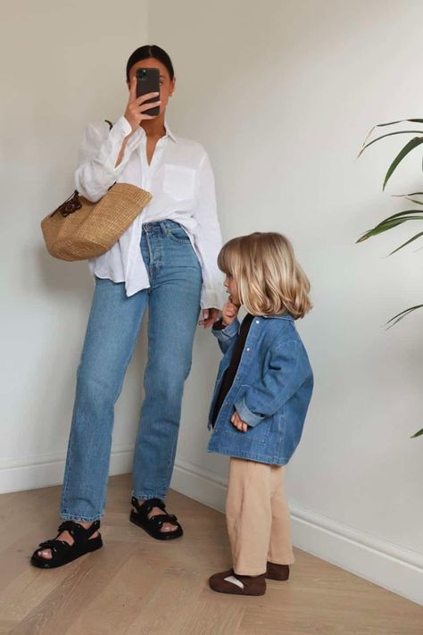 moms outfits Minimal Mom Outfit, Mum Outfits Mom Style, Chic Denim Outfits, Mom Outfits Spring, Trendy Mom Outfits, Casual Mom Style, Alone Together, Mother Daughter Fashion, Mommy Outfits