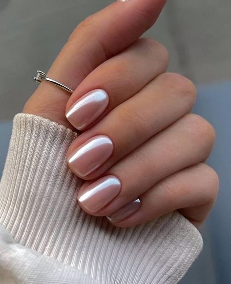 Neutral Winter Nails 2024-2025: 17 Design Ideas for Perfect Style and Elegance in Square, Oval, Almond, Coffin Shapes Chrome Simple Nails, Champagne Nails, White Chrome Nails, Chrome Nail Polish, Pink Chrome Nails, Chrome Nail Art, Chrome Nails Designs, Green Nail Designs, Metallic Nails