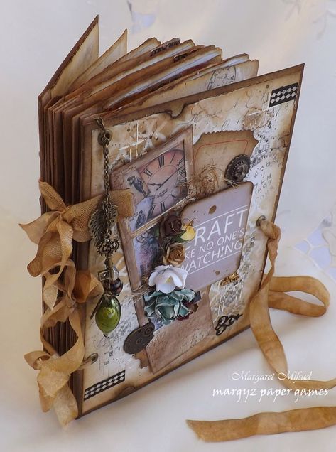 Margyz Paper Games: The Sherlock Book by Watson for Meg's Garden Scrapbook Albums Tutorial, Handmade Journals Diy, Creative School Project Ideas, Diy Journal Books, Mini Album Tutorial, Bookmaking, Paper Games, Scrap Album, Album Scrapbooking