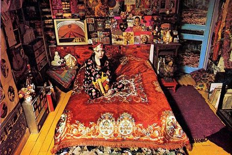 1974- way too much, and yet I love some of the patterns 70s Interior Design, 70s Interior, Retro Interior Design, Bohemian Wall Decor, Interior Design Themes, Bohemian House, Inexpensive Home Decor, Eclectic Bedroom, Bohemian Living