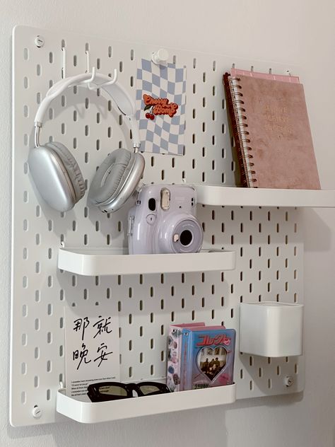 Skådis Ikea, Ikea Pegboard, Pegboard Ideas, Desk Organisation, Bathroom Shelf Decor, Aesthetic Korean, Desk Makeover, Study Room Decor, Room Desk