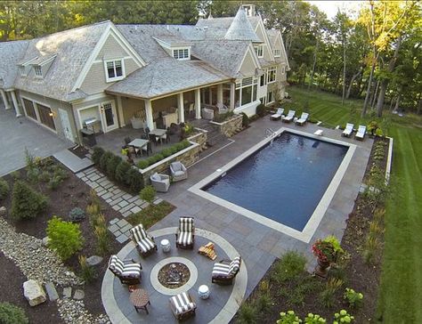 Make an extraordinary impact with these abstract yet dramatic swimming pool designs - Hike n Dip House With A Pool, Pool And Patio, Large Backyard, Dream Pools, Hus Inspiration, Pool Design, Dream Backyard, Cool Ideas, Outdoor Oasis