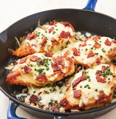 Cheesy Bacon Ranch Chicken, Bacon Ranch Chicken, Free Keto Meal Plan, Keto Menu, Keto Ideas, Cheesy Bacon, Free Keto Recipes, Bacon Ranch, Ranch Chicken