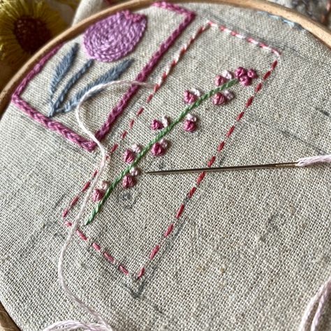 Hand Embroidery Journal, Stitch Book Embroidery, Free Form Embroidery, Slow Stitching Ideas Textile Art, Decorative Embroidery Stitches, Embroidery Year Journal, Slow Stitching Ideas Hand Embroidery, Embroidery Journals, Lilipopo Embroidery