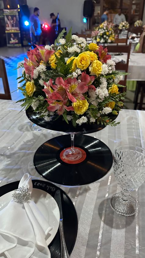 Vinyl Record Centerpiece Ideas, Record Centerpieces Ideas, Record Centerpieces, Vinyl Record Birthday, Music Party Centerpieces, Vinyl Record Projects, Music Centerpieces, Rock Star Theme, Vinyl Record Crafts