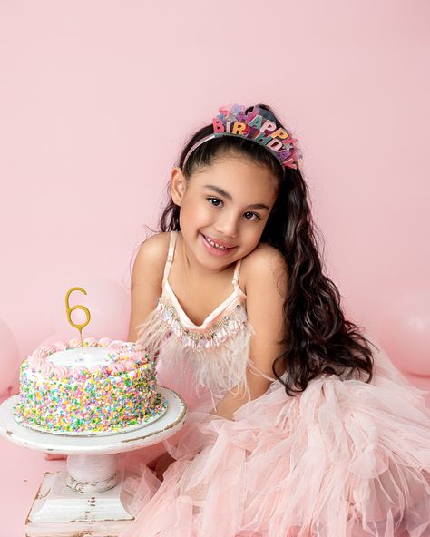 This little beauty rocked her 6th birthday photo session!! 8 Birthday Photoshoot Ideas, 7 Birthday Photoshoot Ideas, 6th Birthday Photoshoot Ideas, 6th Birthday Photoshoot, 6th Birthday Girl Photoshooting, 6th Birthday Girl, Girls 9th Birthday, Solo Poses, 6th Birthday Girls