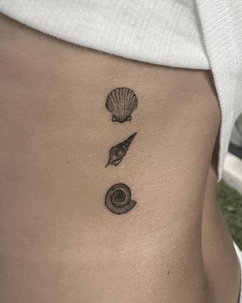 Seashell Matching Tattoo, Small Shell Tattoos For Women, Dainty Shell Tattoo, Tiny Tattoos Seashell, Minimal Shell Tattoo, Beach Themed Tattoos For Women, Beach Theme Tattoos, Small Beach Tattoos, Summer Tattoos