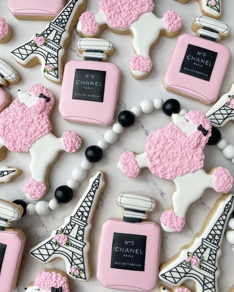 Paris themed pink and black birthday party cookies 🐩 💕 As a kid I was obsessed with the Mary Kate and Ashley movie “Passport to Paris” and… | Instagram Paris Theme Cookies Birthday, Parisian Style Birthday Party, Emily In Paris Themed Birthday Party, Paris Themed Cookies, Paris Themed Party Food, Paris Birthday Party Ideas For Kids, Emily In Paris Birthday Theme, Paris First Birthday Party, Paris Themed Birthday Party Decoration