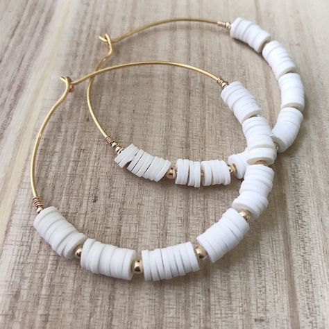 Polymer Clay Beaded Hoop Earrings, Diy Heishi Bead Hoop Earrings, Clay Bead Earing Ideas, Clay Bead Earrings Ideas, Clay Bead Jewelry Ideas, Heishi Earrings, Heishi Jewelry, Make Clay Beads, Hoop Earrings Diy