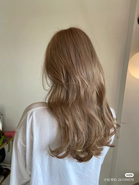 Light Natural Hair Colors, Light Blonde On Dark Hair, Milk Beige Hair Color Short Hair, Cool Toned Caramel Hair, Dark Blonde Beige Hair, Natural Mouse Brown Hair, Light Brown Golden Hair, Dark Blonde Natural Hair, Hazel Blonde Hair