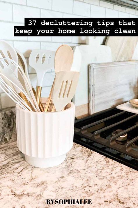 Smart Kitchen Storage, Dorm Cleaning, Amazon Kitchen Decor, Kitchen Decor Hacks, Clever Kitchen Storage, Sophia Lee, Cheap Flooring, Apartment Decorating On A Budget, Small Kitchen Organization