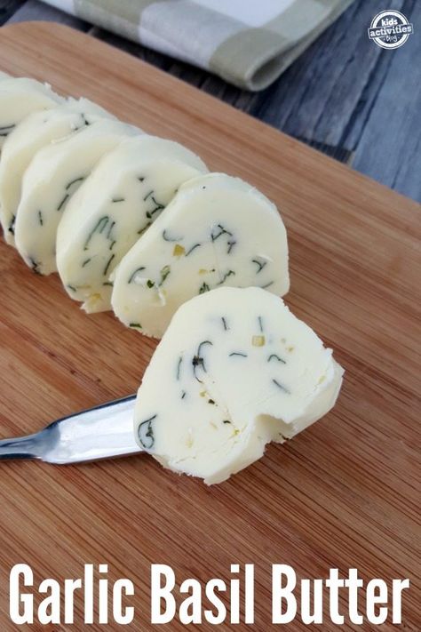 Garlic Basil Butter, Herb Butters, Butter Ideas, Butter Spreads, Basil Butter, Pasta Garlic, Flavored Butter Recipes, Butter Recipes Homemade, Flavored Butters