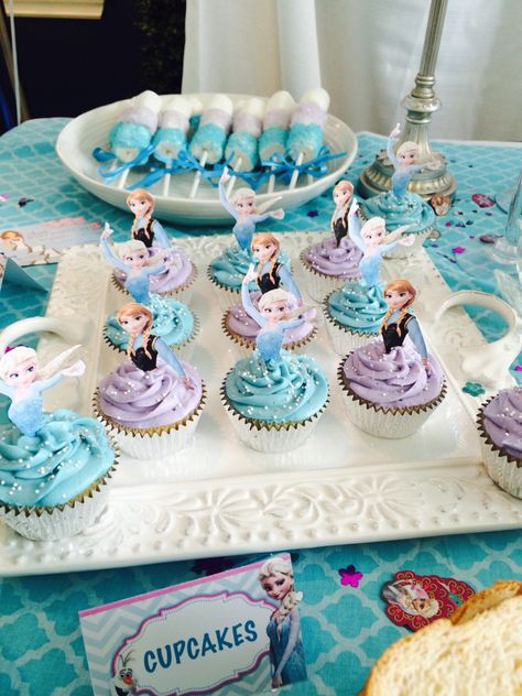 Simple Frozen Theme Cupcakes, Anna And Elsa Cupcakes, Elsa Birthday Cupcakes, Elsa Frozen Cupcakes, Frozen Birthday Party Cupcakes, Cake Pops Frozen Theme, Princess Anna Birthday Party, Frozen Cupcakes Ideas, Elsa Anna Birthday Party