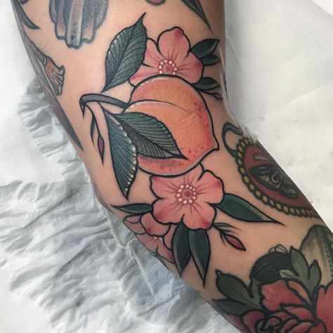 Peach Tattoo, Fruit Tattoo, Polynesian Tattoos, Theme Tattoo, Tattoos Geometric, Shoulder Tattoos, Tattoo Kits, 1 Tattoo, Half Sleeve Tattoo