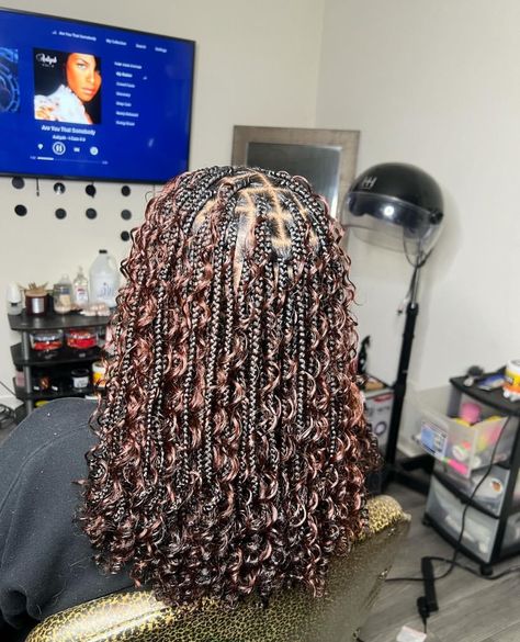 pretty & unique braids. Half Braid Half Curls Black Women, Goddess Braids Mid Length, Braids With Curls Medium Length, Braids For Black Women Short, Braids For School Black Hair, Box Braids Short, Small Boho Braids, Short Goddess Braids, Angel Braids