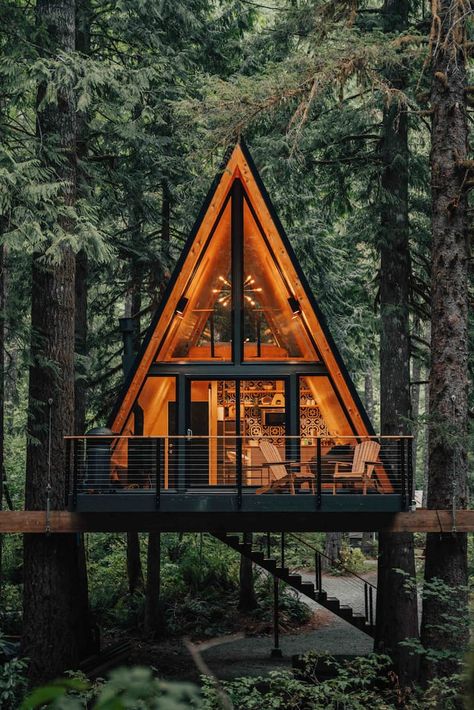 Modern A Frame, Triangle House, Treehouse Cabins, A Frame Cabins, Chalet Design, A Frame House Plans, Frame Cabin, Tree House Designs, Cabin Vacation