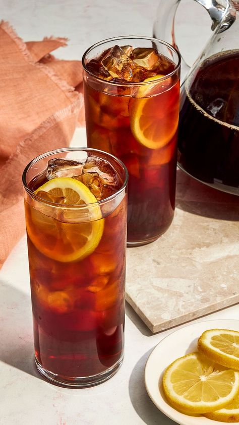 Classic Sweet Tea Sweet Tea Aesthetic, Twilight Food, Iced Tea Aesthetic, Drink Reference, Sweet Tea Recipe, Drinks Restaurant, Sweet Iced Tea, Sweet Tea Recipes, Southern Living Recipes