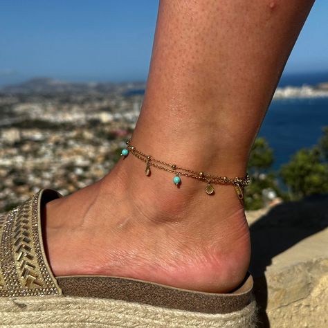 🌊✨ Add a touch of boho flair to your summer look with our gold anklet, adorned with turquoise accents and shell charms. Perfect for beach days and endless adventures! Waterproof and color-resistant, ideal for all your summer activities. Shop now at link in bio🩵 #bohostylejewelry #heliajewelry #jewelryaddict #waterproofjewelry #ankletbracelet #summervibes Beach Anklets, Turquoise Accents, Gold Anklet, Boho Style Jewelry, Waterproof Jewelry, Anklet Bracelet, Summer Look, Beach Days, Summer Activities