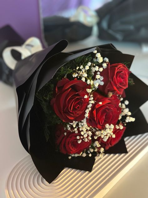 Red Roses Bouquet Gift Birthday, Red Bouquet Aesthetic, Bouquet Of Flowers Gift Birthdays, Red Flowers Bouquet Gift, Red Rose Bouquet Aesthetic, Rose Flower Bouquet Gift, Aesthetic Rose Bouquet, Roses Bouquet Aesthetic, Rose Bouquet Aesthetic