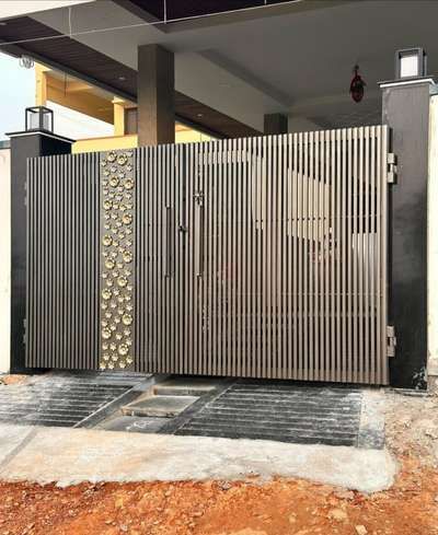 Modern Iron Gate Designs, Main Gate Ideas, Compound Wall Gate Design, New Gate Design, Modern Gate Design, Latest Main Gate Designs, Pagar Modern, Latest Gate Design, Modern Steel Gate Design