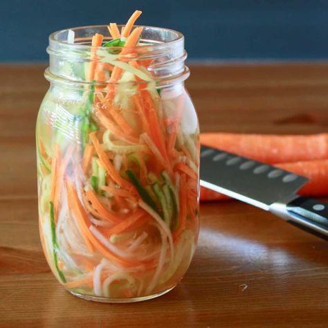 Korean Pickles Recipe, Korean Pickled Cucumber, Pickled Veggies Recipe, Julienne Vegetables, Pickled Celery, Quick Pickled Vegetables, Pickled Vegetables Recipe, Kids Vegetables, Side Order