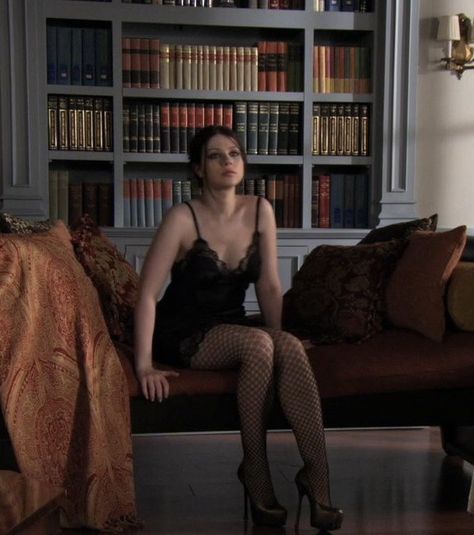 Georgina Sparks, Gossip Girl Aesthetic, Gossip Girl Outfits, Michelle Trachtenberg, Gossip Girl Fashion, Model Aesthetic, Girl Inspiration, Party Girls, Gossip Girl