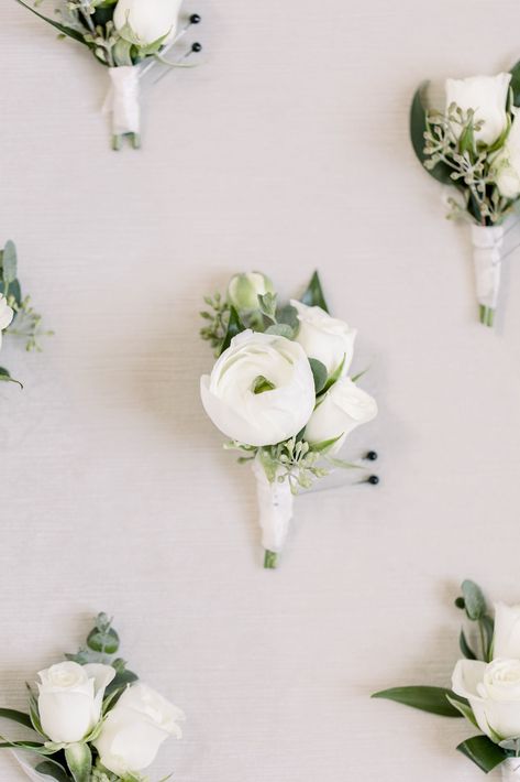 A grooms boutonniere stands out with small white ranunculus. White Bootinterieur, Peony Boutonniere Wedding, Mens White Boutineers, Grooms Men Boutonnieres, Small Ranunculus Bouquet, Buttonholes Wedding White, White Blush Boutonniere, White Peony Boutonniere, Wedding Bootinterieur