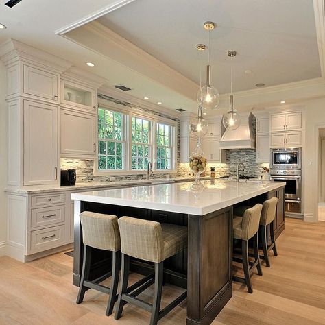 Kitchen With Big Island, Kitchen Design With Island, Kitchen Island Decor, Large Kitchen Island, Kitchen Remodel Design, Kitchen Island With Seating, Big Kitchen, Best Kitchen Designs, Island With Seating