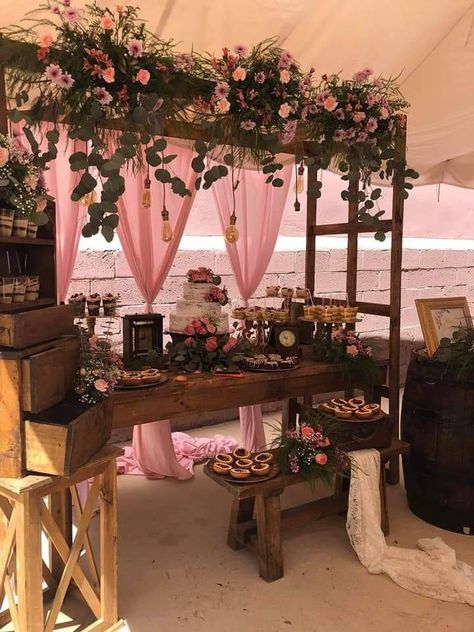 Pink Mexican Quinceanera Theme, Pink Western Quinceanera Theme, Western Xv Decorations, Quinceanera Country Theme, Barn Quinceanera Ideas, Rustic Quinceanera Theme, Backyard Quinceanera Ideas Decoration, Charro Quince Decor, Ranch Theme Quinceanera