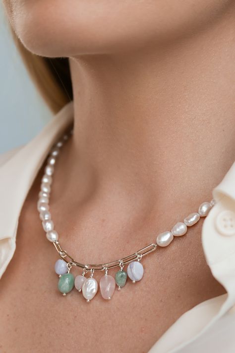 This necklace reminds us of colorful sweet bonbons 🍬 It is handmade using the finest wild rice shaped freshwater pearls and thick 925 silver chain. But the role of bonbons is played by smooth irregular gemstones - rose quartz 🩷, blue agate 🩵 and green jade 💚 ‎ ‎ #jewelry #jewellery #handmade #aesthetic #ａｅｓｔｈｅｔｉｃ #earrings #jewelrydesign #madeinlatvia #accessories #handmadejewelry #handmadejewellery #shopsmall #trendy #art #photography #aestheticedits #aesthetics #aestheticart #aestheticsho... Agate Necklace Beaded, Classy Handmade Jewelry, Gemstone Jewelry Aesthetic, Handmade Jewelry Ideas Aesthetic, Jade Necklace Aesthetic, Beaded Accessories Ideas, Cute Silver Jewelry, Jewelry Accessories Necklaces, Gemstone Accessories