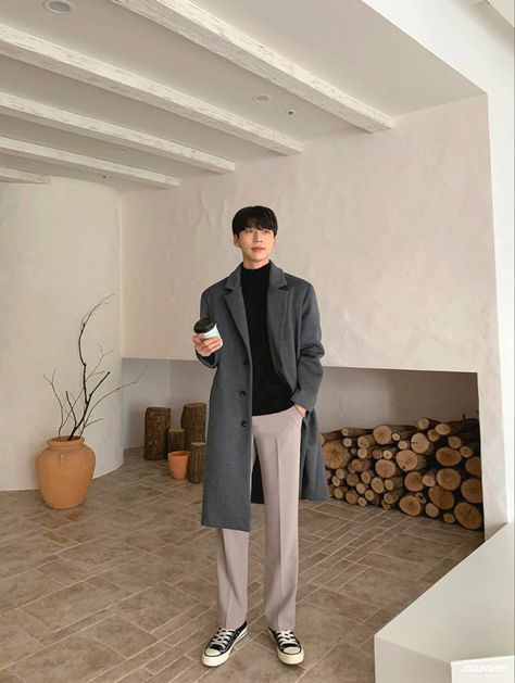 Korea Fall Outfit Men, Korean Long Coat Outfit Men, Korean Overcoat Men, Japan Autumn Outfit For Men, Japan Fall Outfit Men, Korea Style Men, Japan Outfits Men, Long Coat Photoshoot, Korean Men Winter Fashion