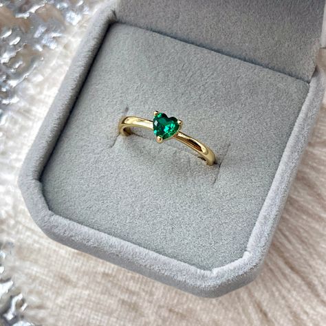 Heart shaped emerald gold ring, Dainty emerald ring, Romantic emerald ring, Green birthstone ring, Minimalist stacking ring, Delicate gifts by WithHerNYC on Etsy Wedding Ring Cuts, Green Gold Ring, Handwritten Gifts, Romantic Rings, Fashion Vibes, Romantic Heart, Green Stone Rings, Afghan Clothes, Band Fits