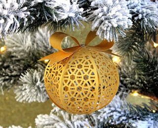 Fields Of Heather: Making 3d Paper Christmas Ornaments With Cricut - Free SVGS Cricut Ornaments, Jul Diy, Idee Cricut, Paper Christmas Ornaments, Christmas Paper Crafts, Paper Ornaments, Cricut Free, 3d Paper Crafts, 3d Christmas