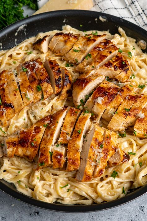 Balsamic Chicken Pasta, Stove Top Chicken Breast, Fettuccini Noodles, Simple Chicken Alfredo Recipe, Homemade Chicken Alfredo, Chicken Alfredo Easy, Pan Seared Chicken Breast, Chicken Fettuccine Alfredo, Chicken Broccoli Alfredo