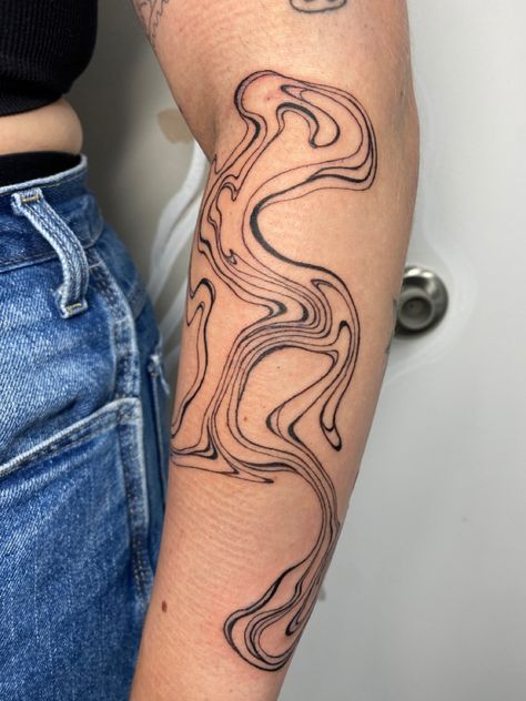 A tattoo i did not too long ago! Check out more on my instagram @createdbydig 🤍 Swirly Tattoo, Line Tattoo Arm, Swirl Tattoo, Around Arm Tattoo, Abstract Tattoo Designs, Shape Tattoo, Elbow Tattoos, Subtle Tattoos, Abstract Tattoo