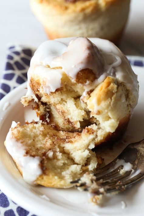 No Yeast Cinnamon Rolls, Easy Cinnamon Rolls Recipe, Cinnamon Roll Muffins, Muffins Easy, Simple Muffin Recipe, Cinnamon Muffins, Easy Cinnamon, Roll Recipe, Cinnamon Rolls Recipe