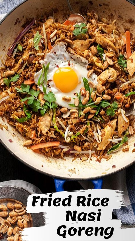 Nasi Goreng is an Indonesian fried rice recipe that is much easier to make at home than you think! Indonesian Fried Rice Recipe, Nasi Goreng Recept, Nasi Goreng Recipe, Indonesian Fried Rice, Bali Food, Ayam Bakar, Indonesian Cuisine, Fried Rice Recipe, Asian Cooking