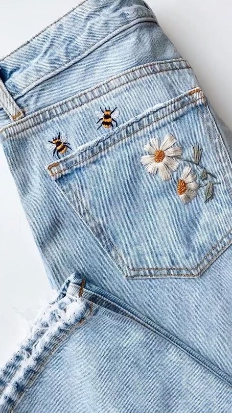 Upcycle Denim, Embroidery Jeans Diy, Embroidery Pants, Clothes Embroidery Diy, Denim Embroidery, Diy Vetement, Diy Embroidery Patterns, Hand Embroidery Projects, Beach Hacks