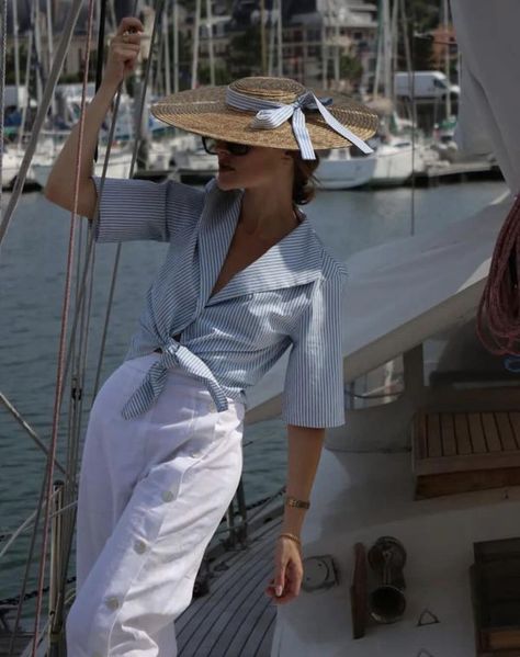 Bianca’s Lifestyle Classy Boating Outfit, Nautical Chic Outfit, Marthas Vineyard Summer Outfits, Nautical Aesthetic Fashion, St John Outfits, Yacht Outfit Women Classy, Mode Operandi, Nautical Fashion Women, Amalfi Style