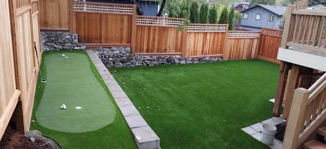 Simple Turf Backyard Ideas, Backyard Golf Ideas, Turf Backyard Ideas, Hard Landscaping Ideas, Backyard Corner, Green Installation, Backyard Golf, Turf Backyard, Backyard Entertainment