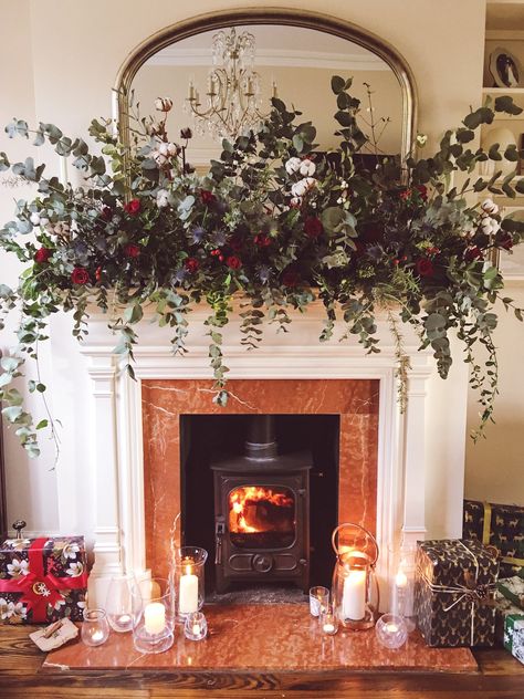 SEASONAL — MELANIE LISSACK INTERIORS Xmas Garlands, Garland Wreaths, Wedding Mantle, Christmas Fireplace Garland, Flower Fire, Christmas Diy's, Diy Christmas Fireplace, Christmas Fireplace Mantels, Fireplace Garland