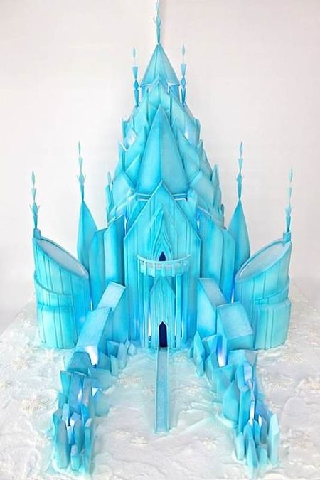 According to the news, many of you are experiencing somewhat cooler temperatures these days. One c... Ice Castle Cake, Torte Frozen, Frozen Castle Cake, Cake Car, Mermaid Garden, Castle Layout, Frozen Bedroom, Disney Frozen Cake, Frozen Castle