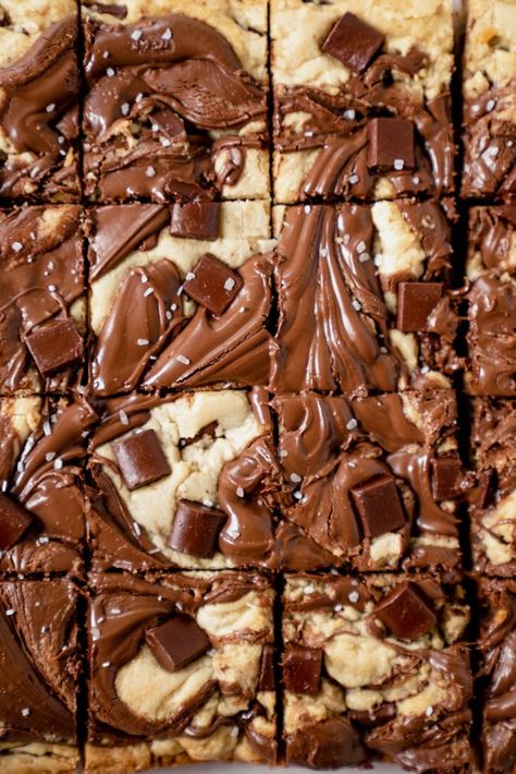 Best Nutella Recipes, Chewy Cookie Bars, Nutella Blondies, Blondie Cake, Chocolate Chip Cookie Bar Recipe, Nutella Bar, Lucky Food, Nutella Desserts, Best Chocolate Desserts