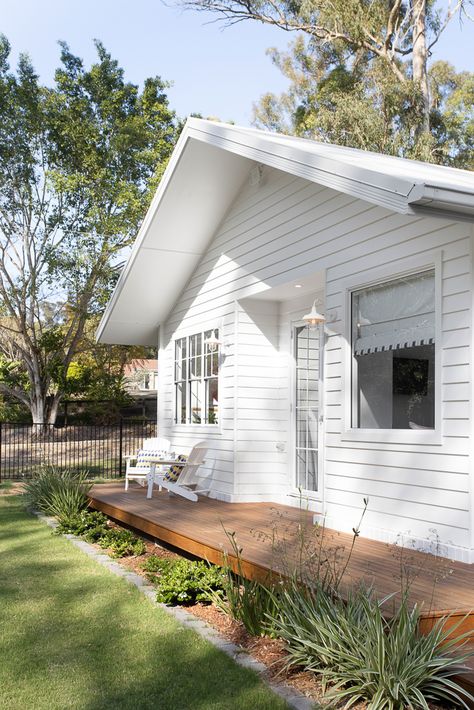 Small Hamptons House Exterior, Sandstone Porch, Australian Homes Exterior, Coastal Homes Exteriors Florida, Coastal Shack, Small Beach House Exterior, White Weatherboard House, Vintage Vanity Aesthetic, Spot Light Photoshoot