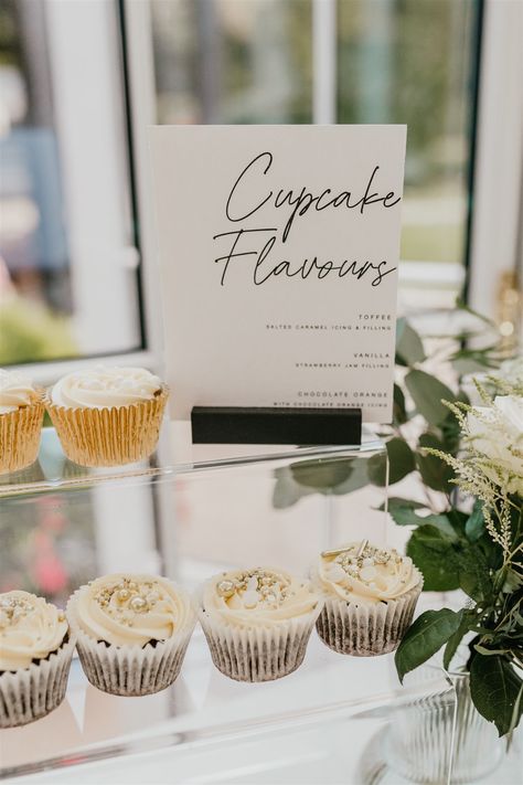 Cupcake Table Wedding Display Elegant, Wedding Dessert Table Ideas Modern, Modern Cupcake Display, Cupcake Table Wedding Display, Simple Desert Table Ideas Wedding, Wedding Dessert Table Cupcakes, Wedding Dessert Table Modern, Wedding Dessert Table Set Up, Wedding Cake And Cupcake Display Elegant