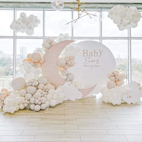 Cloud Theme Baby Shower Ideas, Moon Baby Shower Theme, Cloud Baby Shower Theme, Theme Baby Shower Ideas, Moon Stars Baby Shower, Star Baby Shower Theme, Classy Baby Shower, Cloud Theme, Idee Babyshower